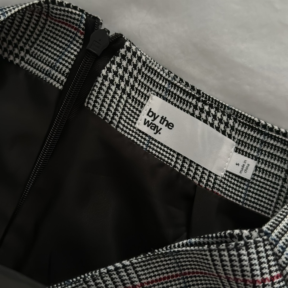 BY THE WAY REVOLVE MINI SKIRT - Picture 3 of 4